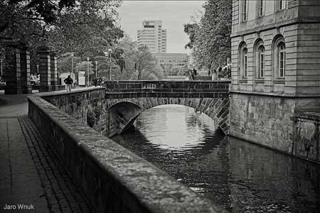 Hannover Altstadt an der Leine: historische Brücke und Gebäude – Einsatzgebiet Schlüsseldienst Hannover Mitte